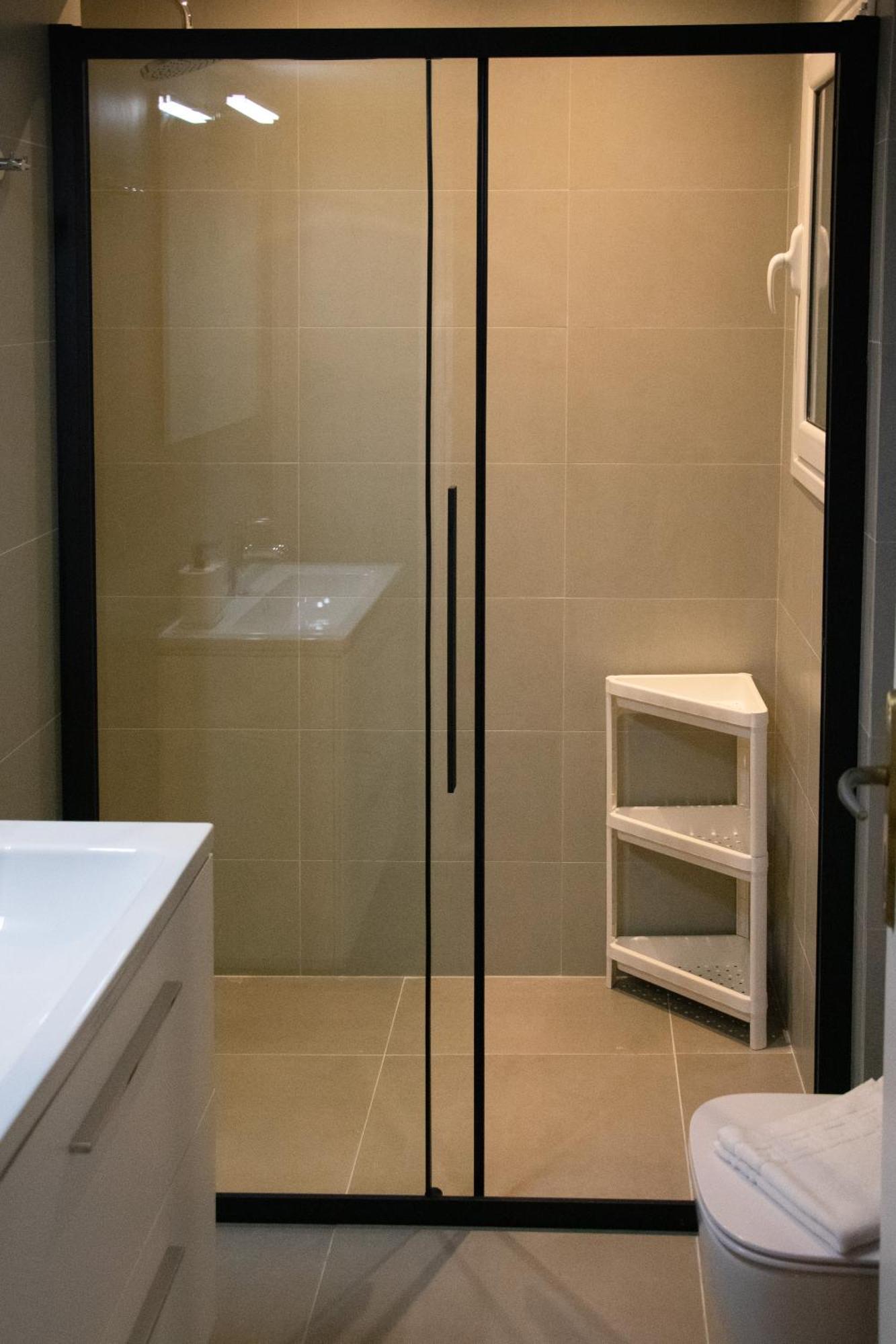 Spacious Modern Apartment In Pagkrati Athene Buitenkant foto